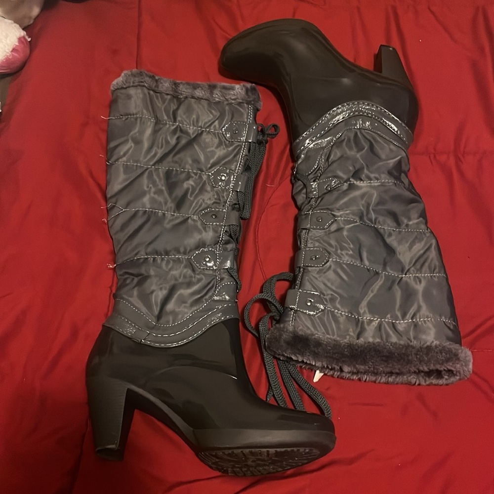 Checklist Love Me Grey heeled snow boots